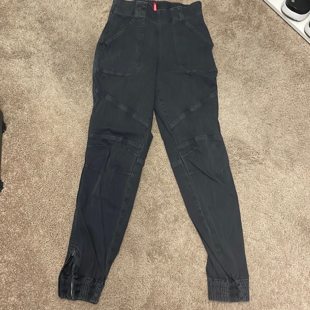 SOLDBrand new never worn Spanx pants size small!